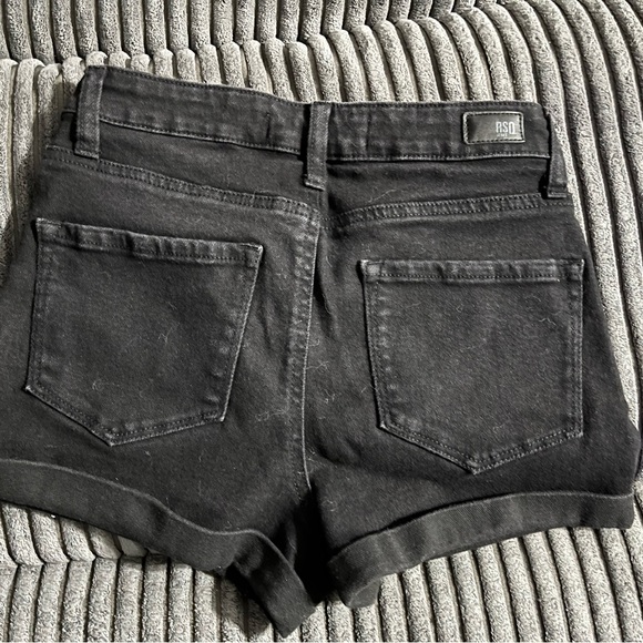 Shorts - Picture 4 of 5